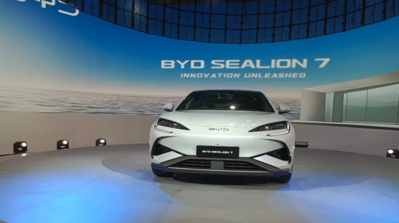 BYD menggandeng DeepSeek AI, bakal luncurkan teknologi God's Eye di RI
