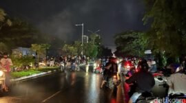 Makassar Macet Total,Massa Aksi Tutup Jalan