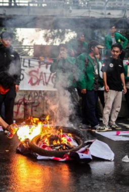 Puncak Aksi “Indonesia Gelap” Digelar Hari ini di Depan Istana Merdeka, Memperingati Pelantikan Kepala Daerah