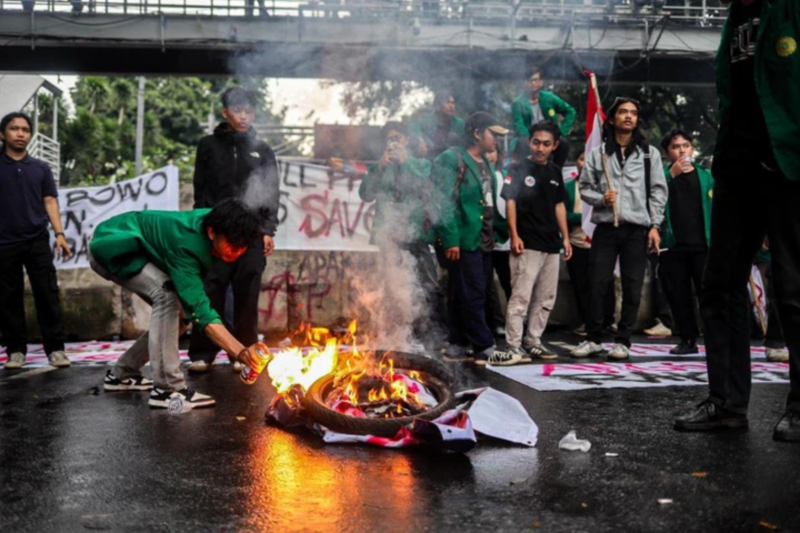  aksi Indonesia Gelap  Kamis (20/2) di depan Istana Negara saat pelantikan kepala daerah