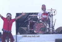 Viral video lawas Slank saat manggung dalam acara HUT Polri ke-77 di stadion GBK. (YouTube/Slank Music)