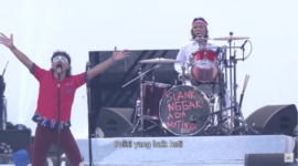 Viral video lawas Slank saat manggung dalam acara HUT Polri ke-77 di stadion GBK. (YouTube/Slank Music)