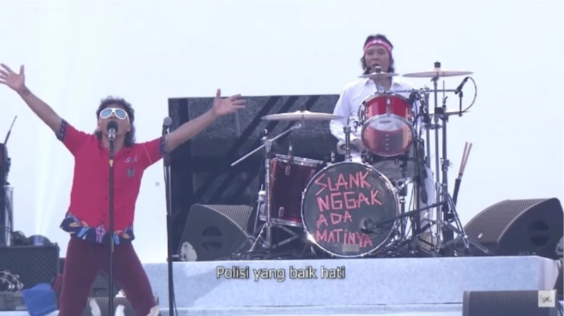 Viral video lawas Slank saat manggung dalam acara HUT Polri ke-77 di stadion GBK. (YouTube/Slank Music)