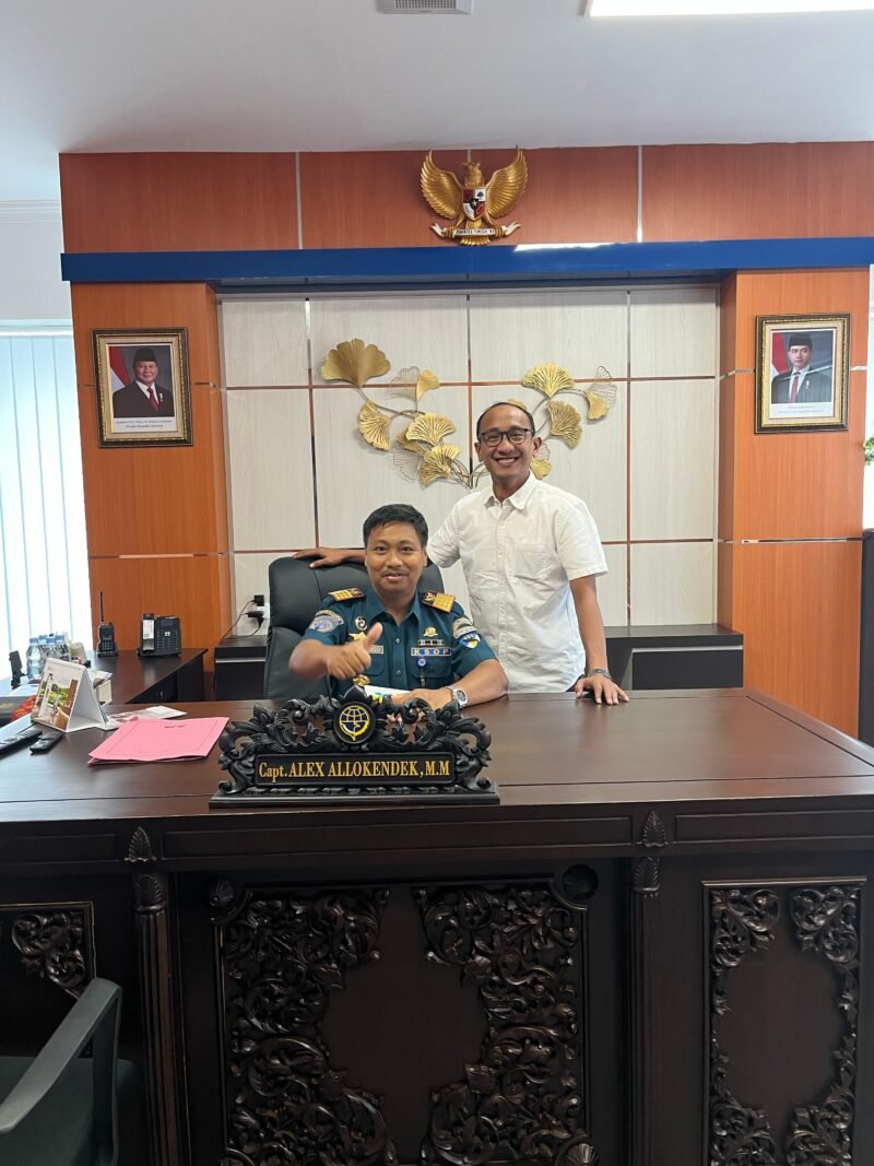 Pertemuan Dirut PT. ADIKARYA BAKTI INDONESIA Syahrain Syahrir dengan Kepala KSOP Kelas II Teluk Palu Capt. Alexander Allokendek, MM Penuh Kehangatan (Indonesi Terkini)