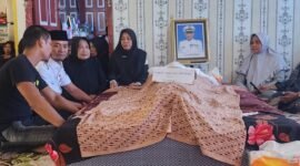 Bupati Bone Andi Asman Sulaiman Melayat ke Kediaman Almarhum Andi Pamelleri Patimbangi, Tokoh Pendidikan Terkenal di Bone