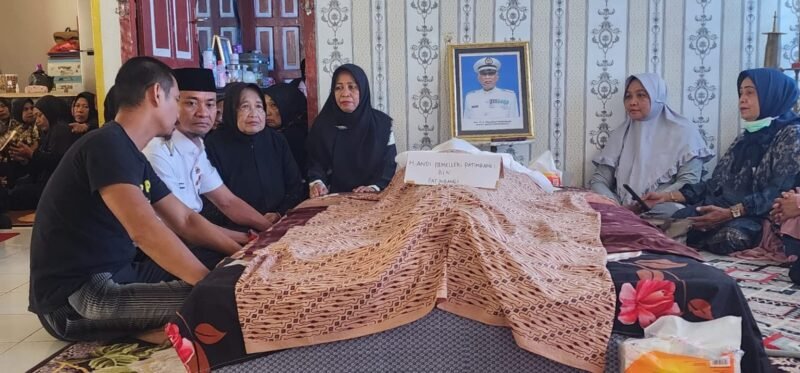 Bupati Bone Andi Asman Sulaiman Melayat ke Kediaman Almarhum Andi Pamelleri Patimbangi, Tokoh Pendidikan Terkenal di Bone