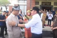 Foto: Gubernur Sumsel Herman Deru menyambut Mentan Andi Amran di Palembang. (Dok. Humas Pemprov Sumsel)

